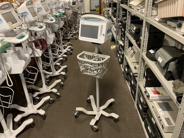 Welchallyn vital signs 6000 series patiëntmonitor - afbeelding 2 van  4