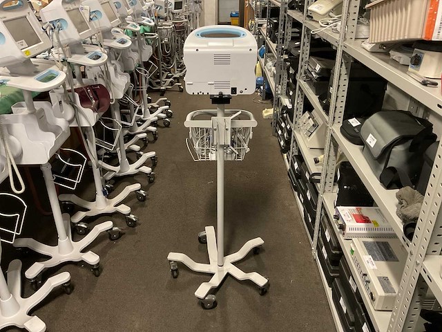Welchallyn vital signs 6000 series patiëntmonitor - afbeelding 3 van  4