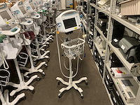 Welchallyn vital signs 6000 series patiëntmonitor - afbeelding 1 van  4