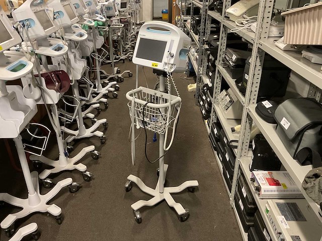 Welchallyn vital signs 6000 series patiëntmonitor - afbeelding 2 van  4