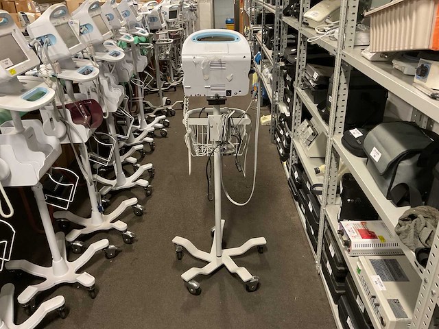 Welchallyn vital signs 6000 series patiëntmonitor - afbeelding 3 van  4
