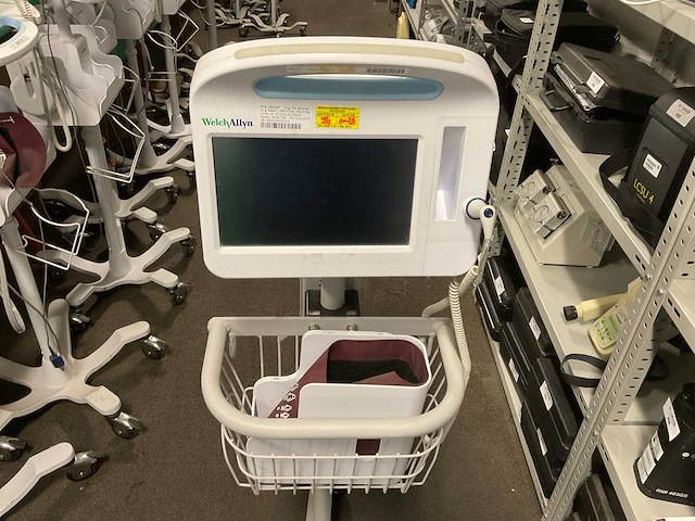 Welchallyn vital signs 6000 series patiëntmonitor - afbeelding 4 van  4