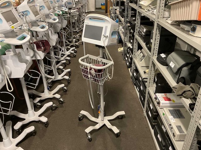 Welchallyn vital signs 6000 series patiëntmonitor - afbeelding 2 van  4