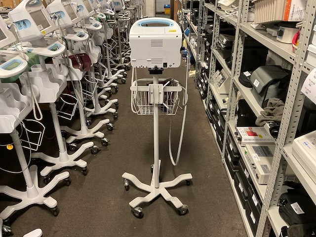 Welchallyn vital signs 6000 series patiëntmonitor - afbeelding 3 van  4
