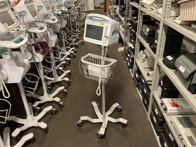 Welchallyn vital signs 6000 series patiëntmonitor - afbeelding 2 van  5