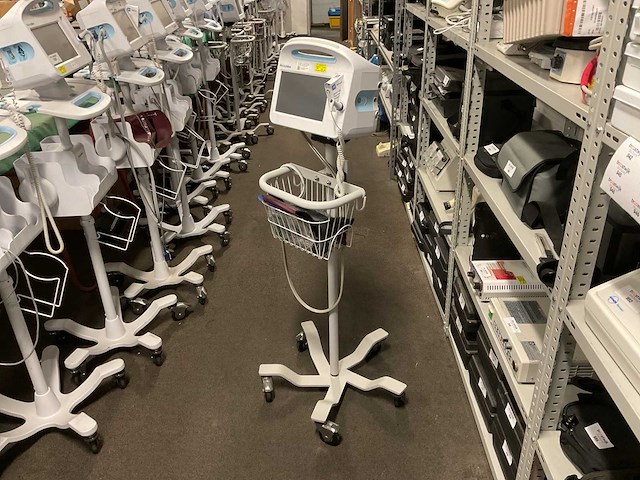 Welchallyn vital signs 6000 series patiëntmonitor - afbeelding 2 van  4