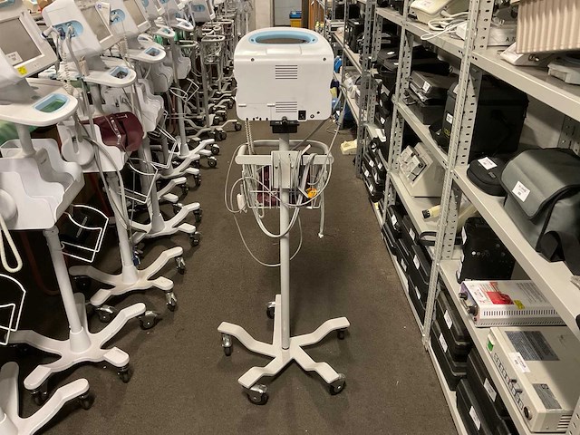 Welchallyn vital signs 6000 series patiëntmonitor - afbeelding 3 van  4