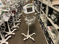 Welchallyn vital signs 6000 series patiëntmonitor - afbeelding 1 van  4