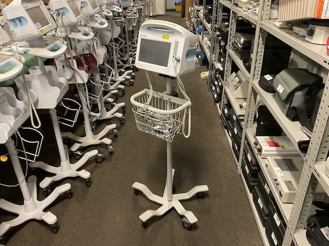 Welchallyn vital signs 6000 series patiëntmonitor - afbeelding 2 van  4
