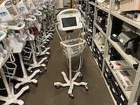 Welchallyn vital signs 6000 series patiëntmonitor - afbeelding 1 van  4