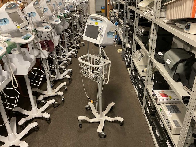 Welchallyn vital signs 6000 series patiëntmonitor - afbeelding 2 van  4