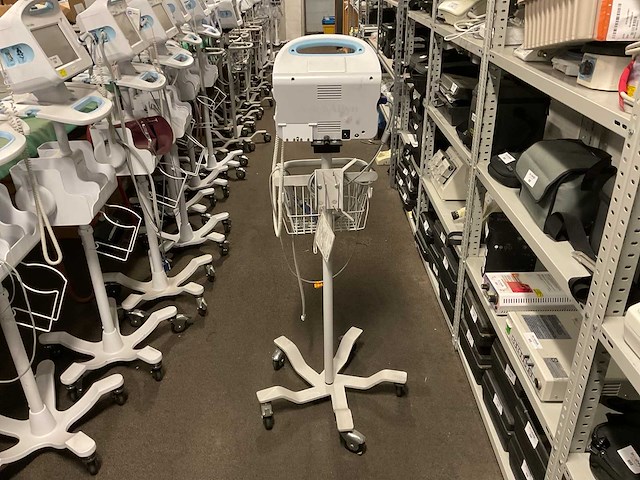 Welchallyn vital signs 6000 series patiëntmonitor - afbeelding 3 van  4