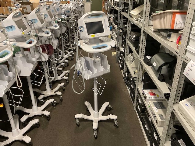 Welchallyn vital signs 6000 series patiëntmonitor - afbeelding 1 van  4