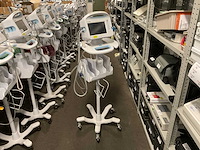 Welchallyn vital signs 6000 series patiëntmonitor - afbeelding 1 van  4