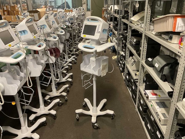 Welchallyn vital signs 6000 series patiëntmonitor - afbeelding 2 van  4