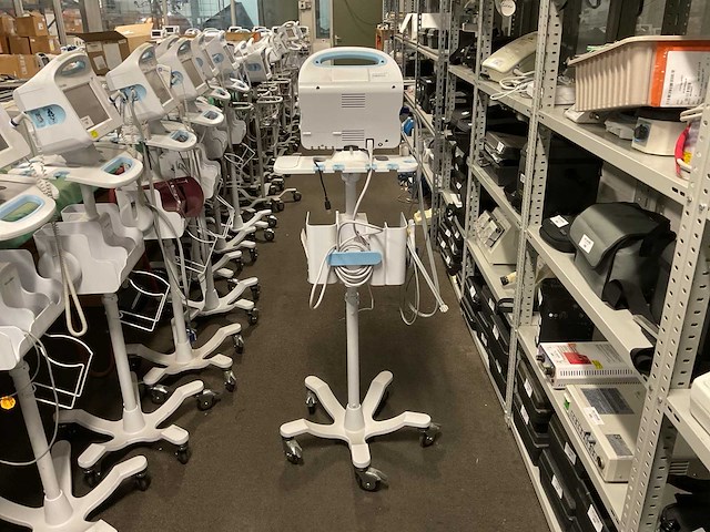 Welchallyn vital signs 6000 series patiëntmonitor - afbeelding 3 van  4
