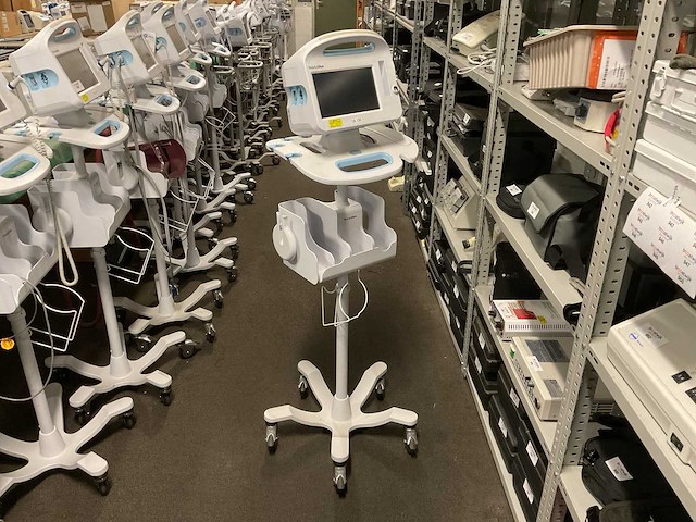 Welchallyn vital signs 6000 series patiëntmonitor - afbeelding 1 van  4