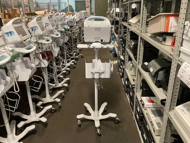 Welchallyn vital signs 6000 series patiëntmonitor - afbeelding 3 van  4