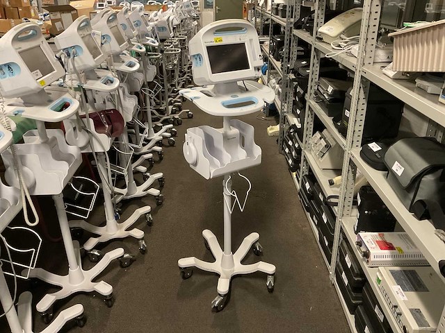Welchallyn vital signs 6000 series patiëntmonitor - afbeelding 1 van  4