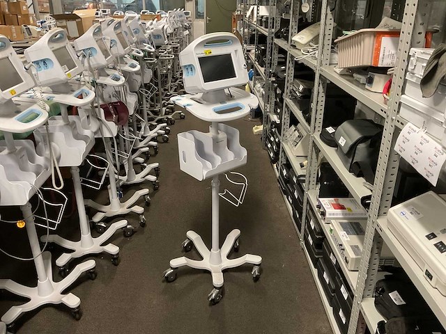 Welchallyn vital signs 6000 series patiëntmonitor - afbeelding 1 van  4