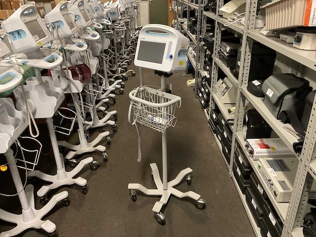 Welchallyn vital signs 6000 series patiëntmonitor - afbeelding 2 van  4