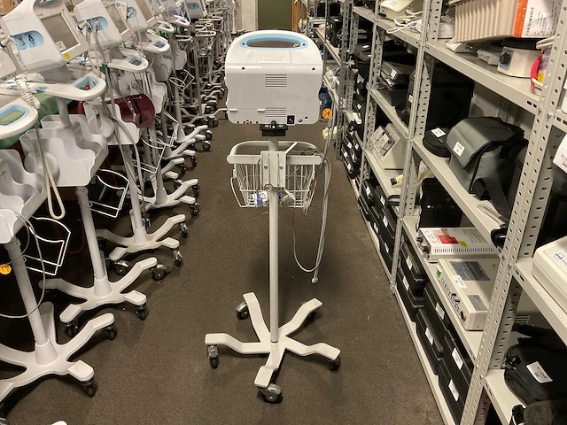 Welchallyn vital signs 6000 series patiëntmonitor - afbeelding 3 van  4
