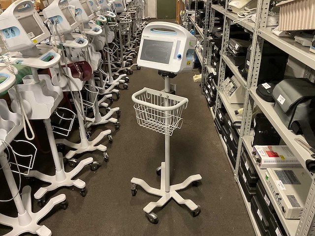 Welchallyn vital signs 6000 series patiëntmonitor - afbeelding 2 van  4