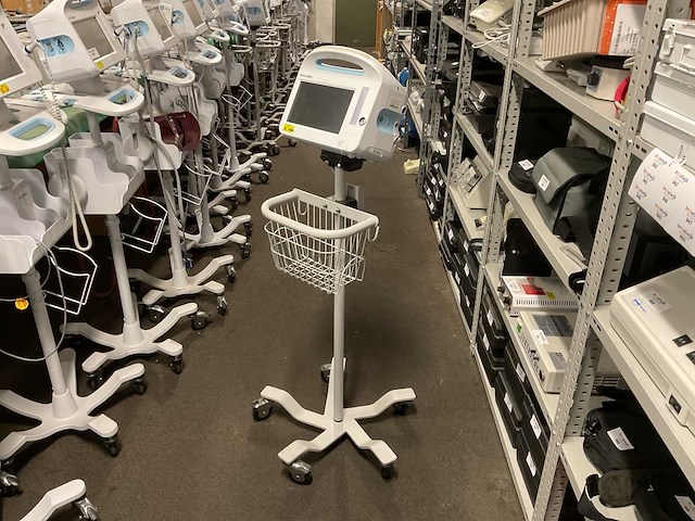 Welchallyn vital signs 6000 series patiëntmonitor - afbeelding 2 van  4