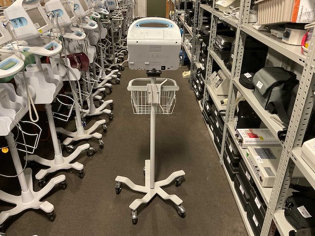 Welchallyn vital signs 6000 series patiëntmonitor - afbeelding 3 van  4