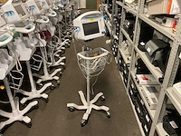 Welchallyn vital signs 6000 series patiëntmonitor - afbeelding 1 van  4