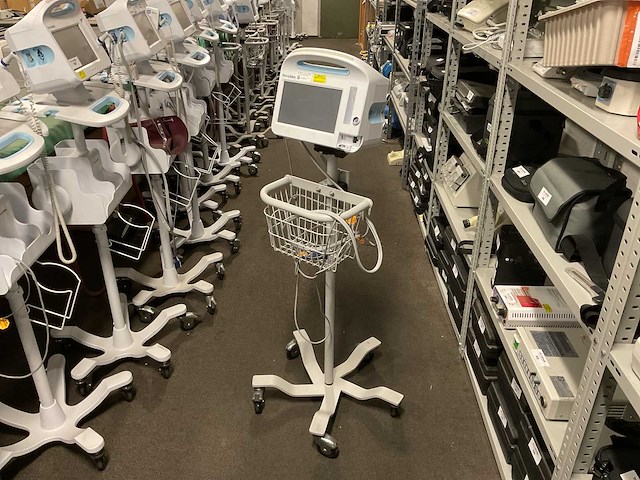 Welchallyn vital signs 6000 series patiëntmonitor - afbeelding 2 van  4