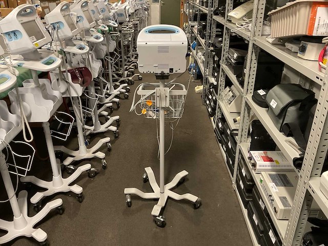 Welchallyn vital signs 6000 series patiëntmonitor - afbeelding 3 van  4
