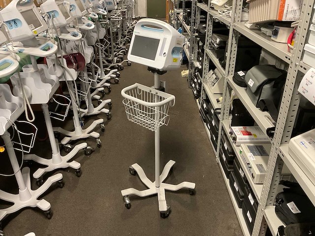 Welchallyn vital signs 6000 series patiëntmonitor - afbeelding 2 van  4