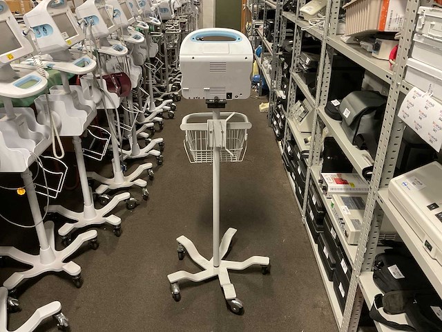 Welchallyn vital signs 6000 series patiëntmonitor - afbeelding 3 van  4