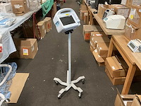 Welchallyn vital signs 6000 series patiëntmonitor - afbeelding 1 van  4