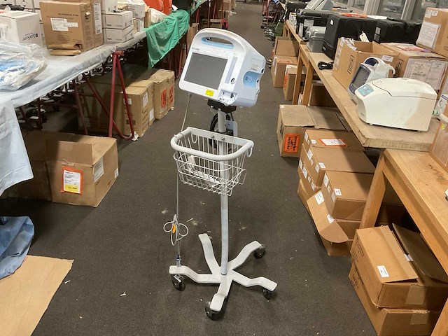 Welchallyn vital signs 6000 series patiëntmonitor - afbeelding 2 van  4
