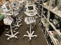 Welchallyn vital signs 6000 series patiëntmonitor - afbeelding 1 van  2