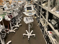 Welchallyn vital signs 6000 series patiëntmonitor - afbeelding 1 van  4