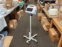 Welchallyn vital signs 6000 series patiëntmonitor - afbeelding 1 van  1