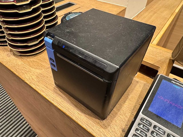 Welkomstbalie met apparatuur en gasten oproep systeem - afbeelding 3 van  18