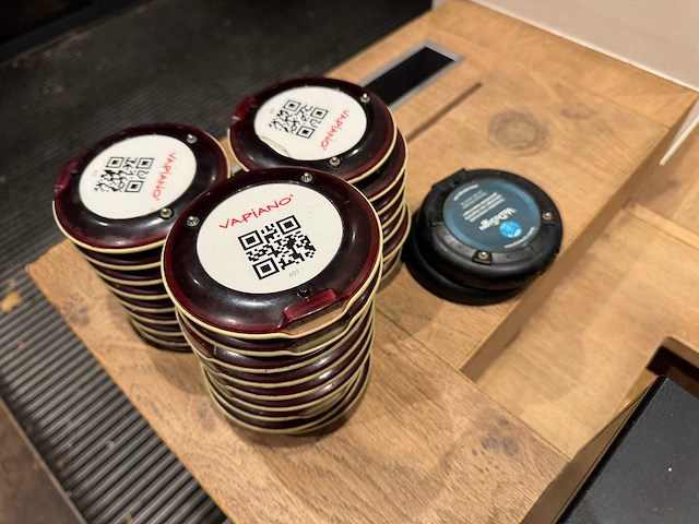 Welkomstbalie met apparatuur en gasten oproep systeem - afbeelding 4 van  18