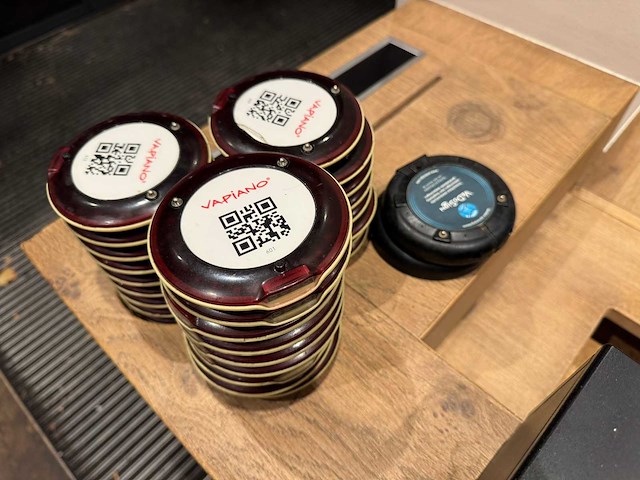 Welkomstbalie met apparatuur en gasten oproep systeem - afbeelding 5 van  18