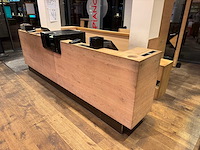 Welkomstbalie met apparatuur en gasten oproep systeem - afbeelding 1 van  18