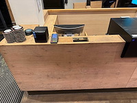 Welkomstbalie met apparatuur en gasten oproep systeem - afbeelding 12 van  18