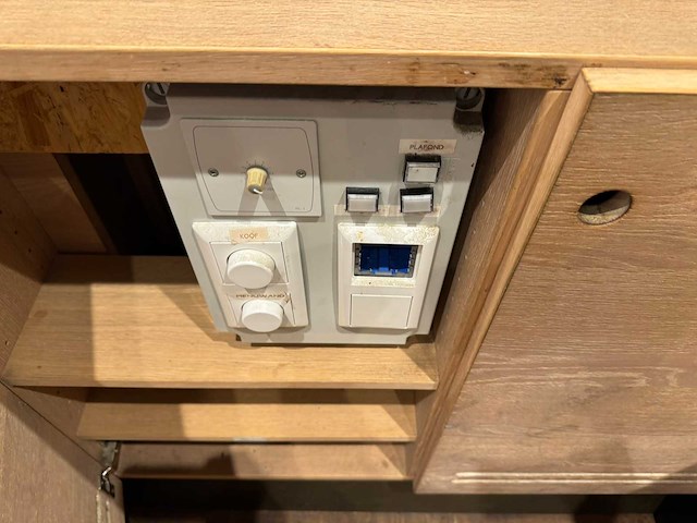 Welkomstbalie met apparatuur en gasten oproep systeem - afbeelding 10 van  18