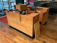 Welkomstbalie met apparatuur - afbeelding 9 van  14