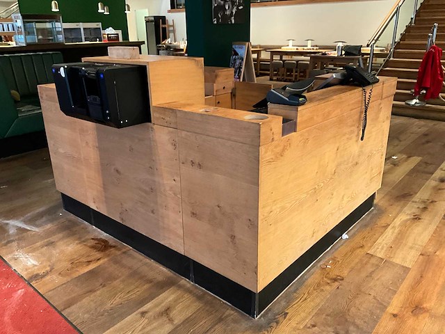 Welkomstbalie met apparatuur - afbeelding 7 van  14