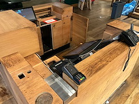 Welkomstbalie met apparatuur - afbeelding 8 van  14