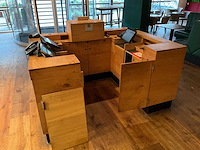 Welkomstbalie met apparatuur - afbeelding 10 van  14