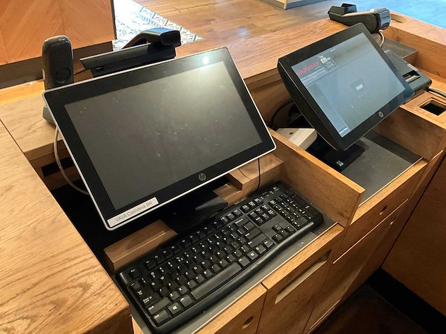 Welkomstbalie met apparatuur - afbeelding 11 van  14